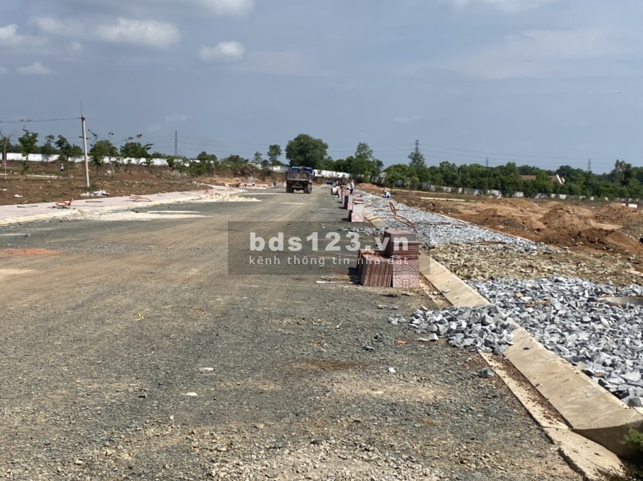 Bán đất full thổ cư CSHT sổ sẵn tại Thị Xã Bình Long tỉnh Bình Phước ngay mặt tiền QL13