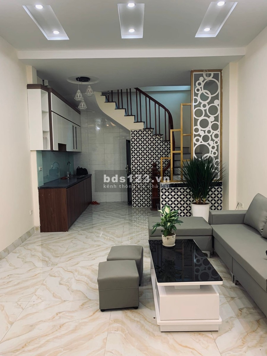 Bán nhà nguyên căn chính chủ còn mới ngõ 467 Lĩnh Nam dtsd 37m2 4 tầng giá chỉ hơn 2 tỷ