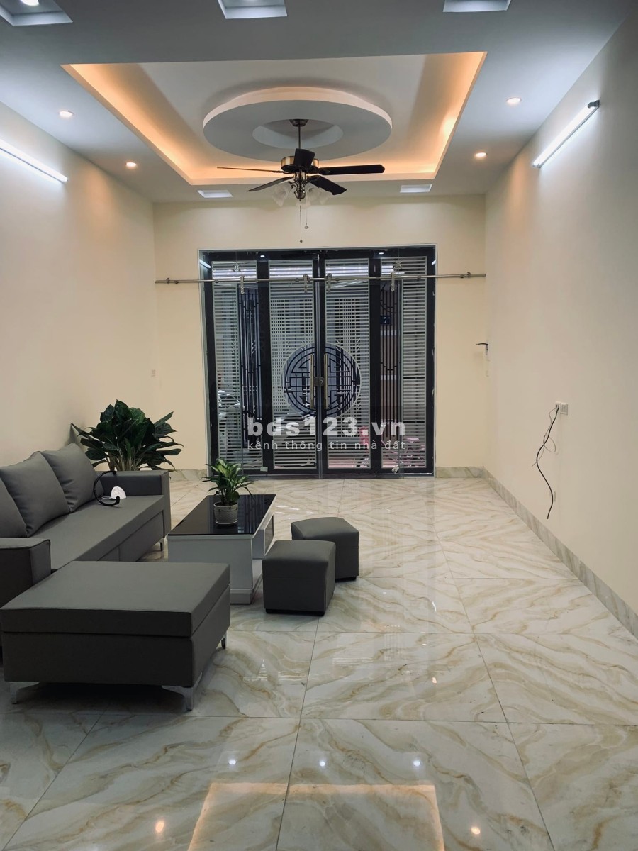 Bán nhà nguyên căn chính chủ còn mới ngõ 467 Lĩnh Nam dtsd 37m2 4 tầng giá chỉ hơn 2 tỷ
