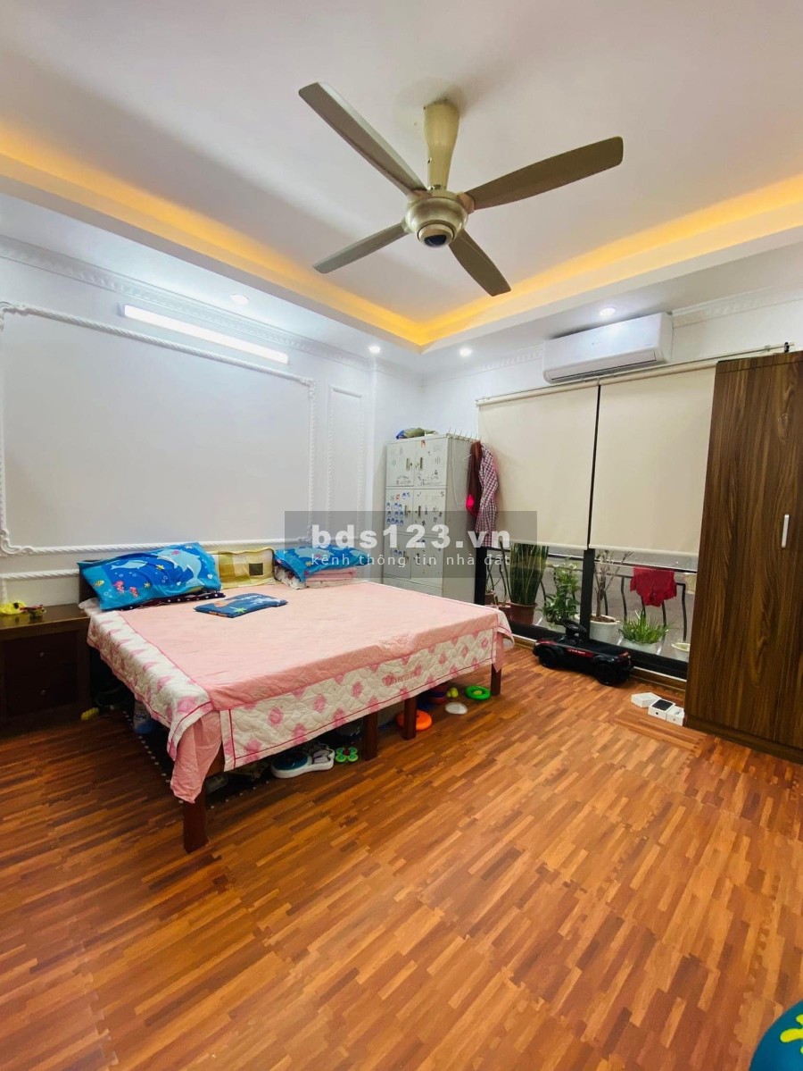Bán nhà Mỹ Đình, đúc kiên 5 tầng nội thất, 50m ra phố, giá bán 3.x tỷ nhỏ, sổ đỏ đầy đủ