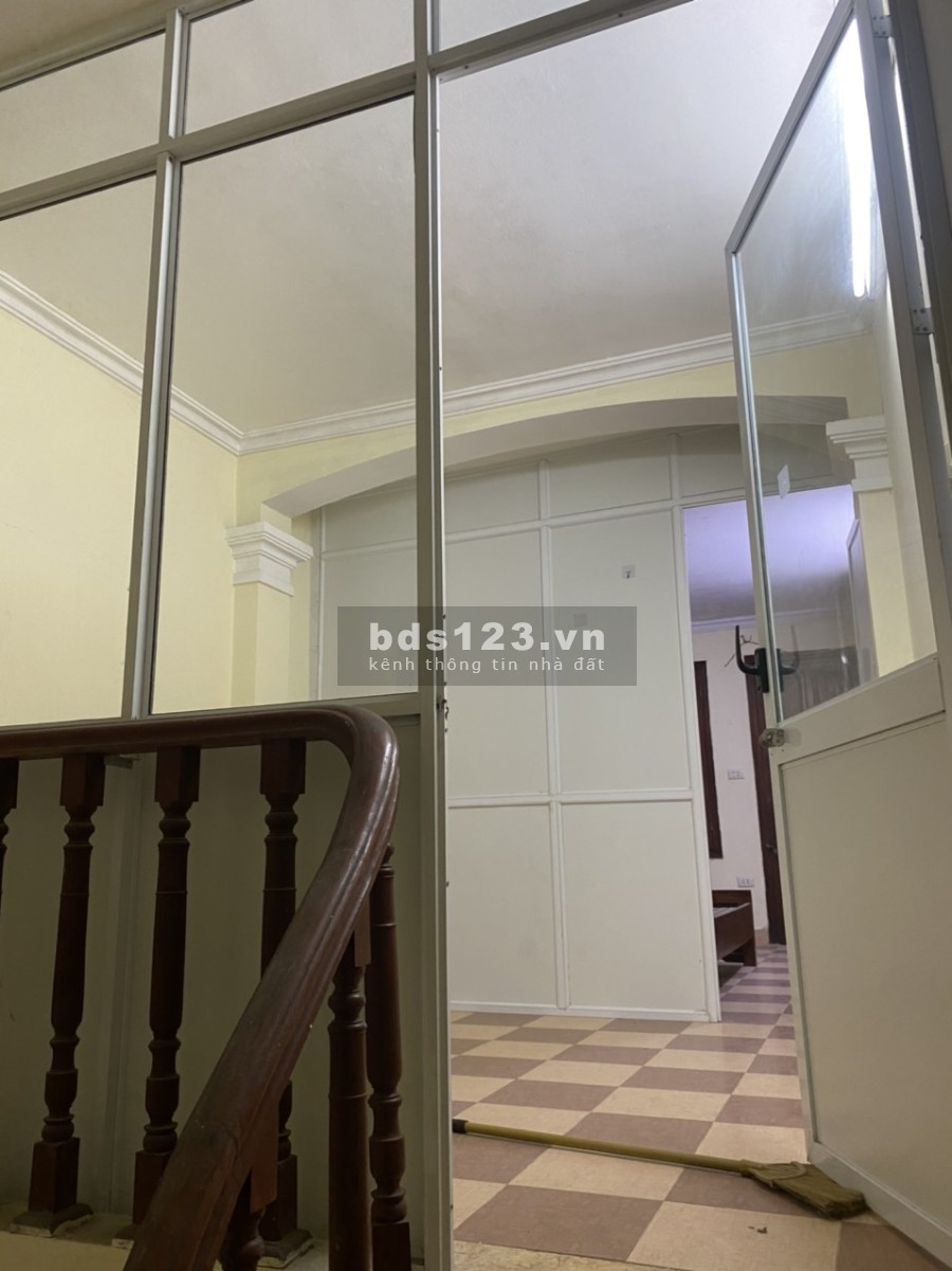 Bán nhà gấp ở Thái Thịnh diện tích xây dựng 43m2, nhà 3 tầng, giá bán 3.9 tỷ