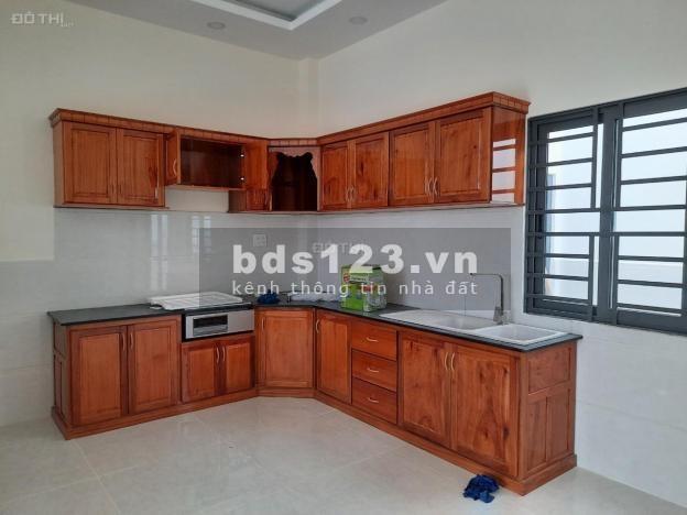 Nhà mới xây diện tích sử dụng 90m2, sổ hồng riêng, đường Lê Văn Lương, Nhà Bè