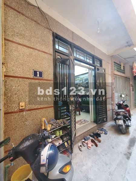 Bán nhà nguyên căn Ngọc Thuỵ phân lô ngõ ô tô đỗ cửa khu dân trí cao, giá hơn 5 tỷ