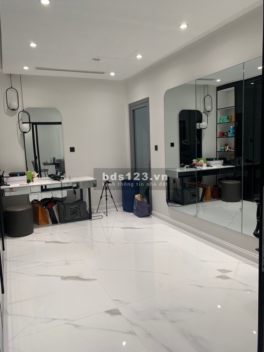 Cho thuê căn góc 03 PN, đủ đồ Times City giá chỉ 21 triệu/tháng ,free phí dịch vụ, có slot oto