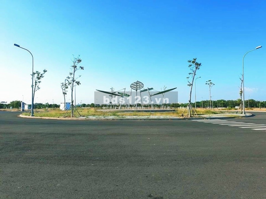 Bán gấp lô đất thổ cư 100m2 , mặt tiền đường 40m liên hệ xem đất 0375867355