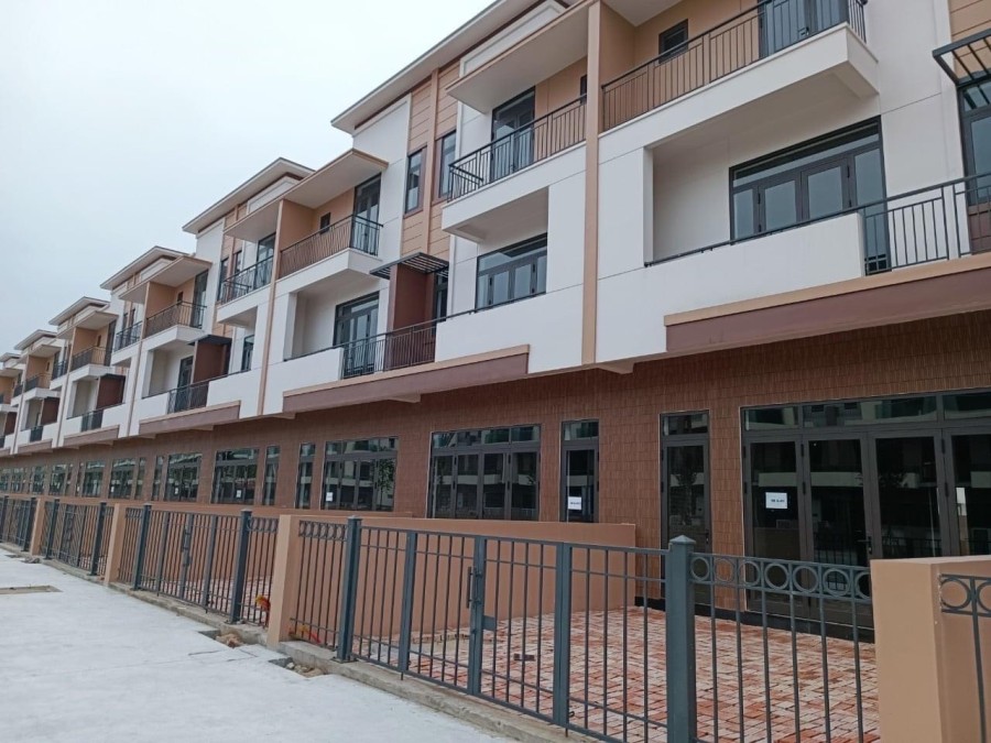 Bán shophouse mặt tiền đường 56m khu đô thị Vsip dự án centa city