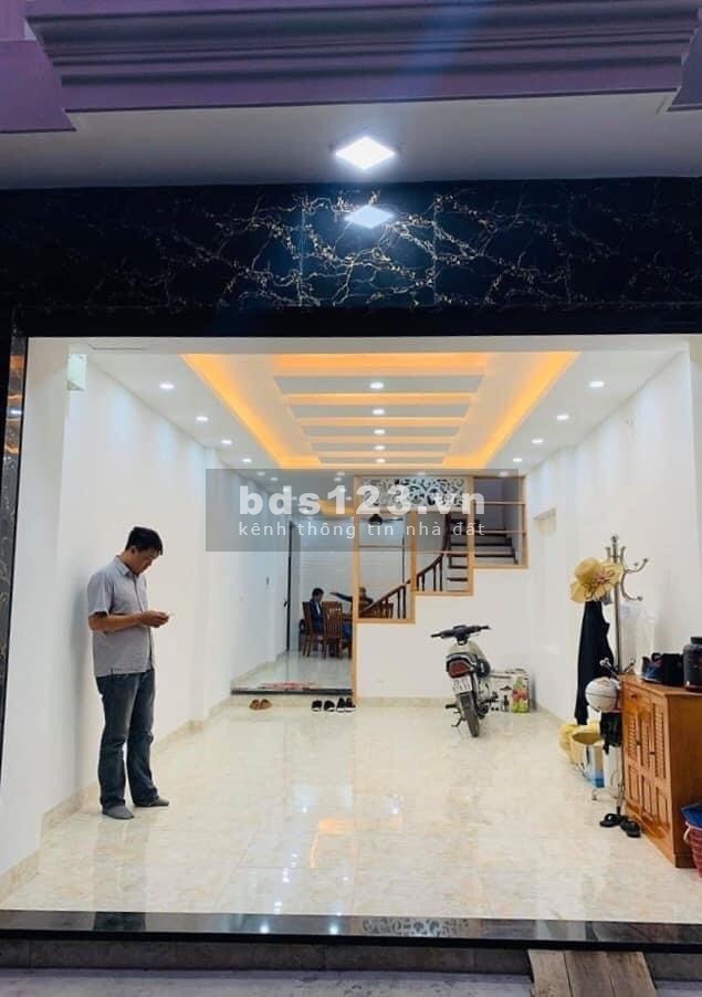 Bán nhà Chu Huy Mân, Long Biên, ô tô đỗ cổng. Nhà đẹp 5 tầng, 32m2, Giá chỉ 3.3 tỷ