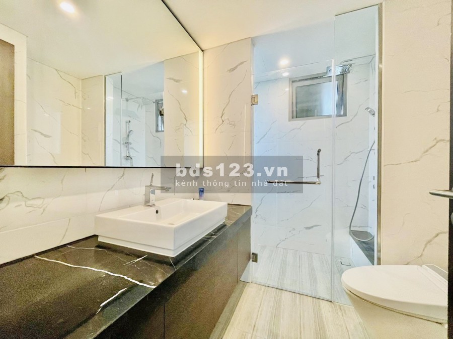 Cho thuê căn hộ 2 pn chung cư hạng sang, bàn giao đầy đủ nội thất, giá tốt, tiện ích đủ