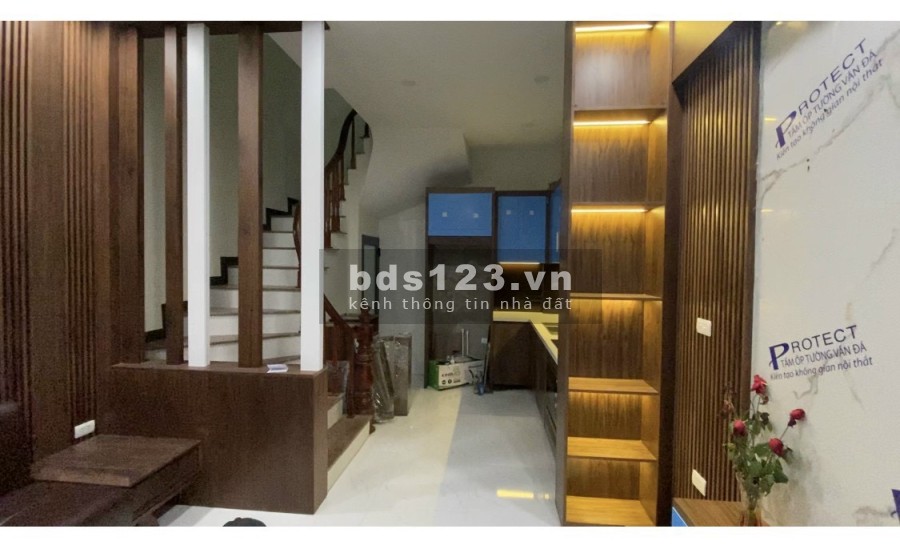 Bán Nhà Phố Lạc Long Quân, Tây Hồ, Ô Tô Cách 20M, diện tích 35m2 5 tầng, giá 4.45 Tỷ