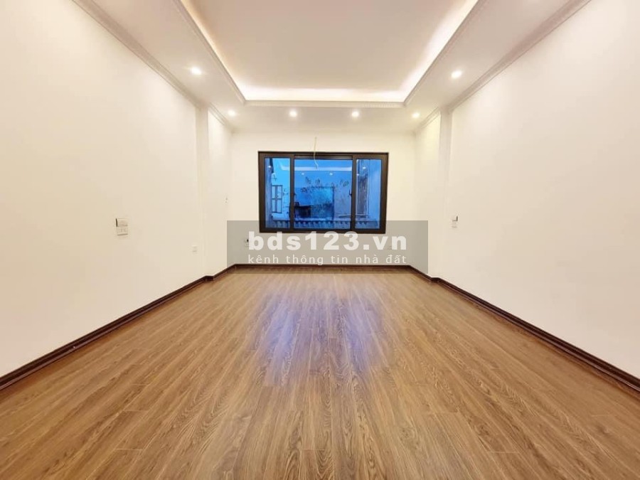 Bán Nhà Phố Lạc Long Quân, Tây Hồ, Ô Tô Cách 20M, diện tích 35m2 5 tầng, giá 4.45 Tỷ
