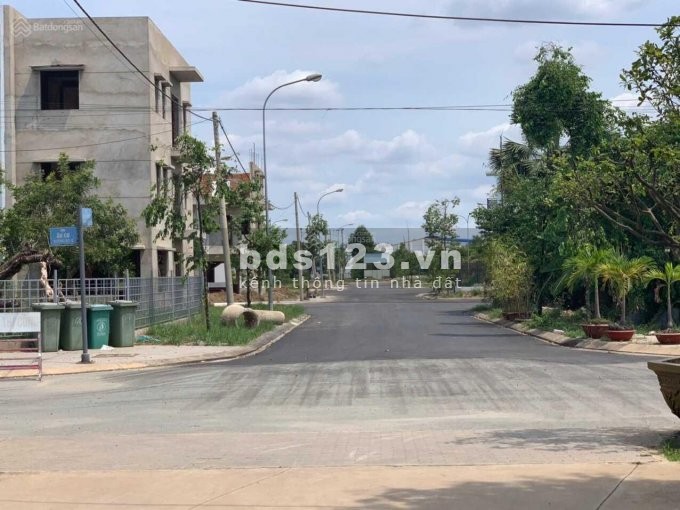 Bán gấp lô đất dt 160m2 thổ cư gần khu công nghiệp Lê Minh Xuân 3, full thổ cư, shr giá 1.3 tỷ