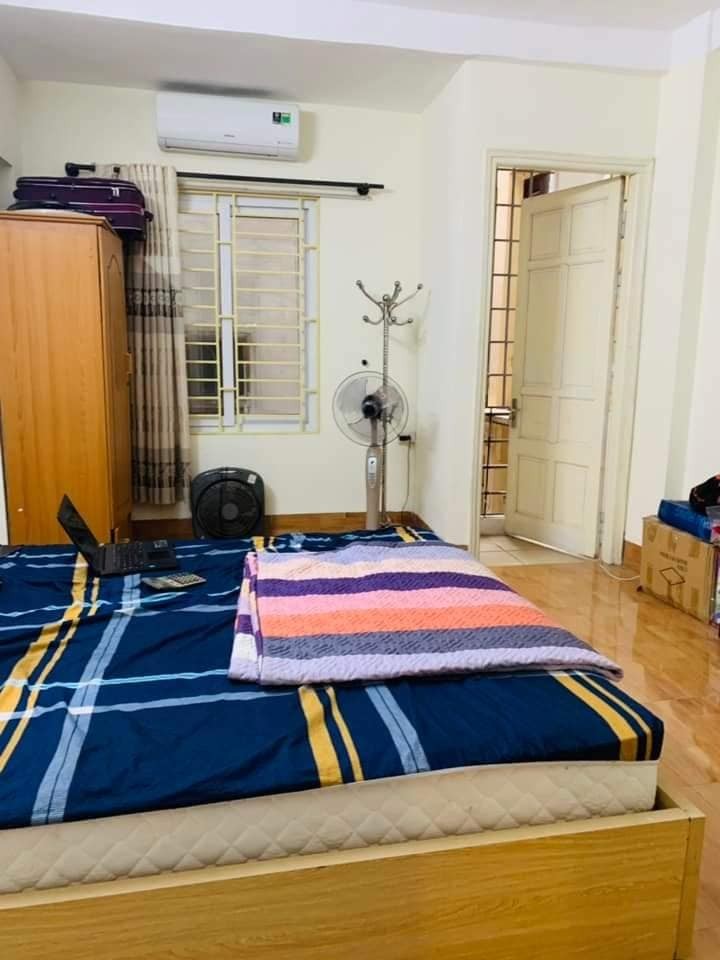 Nhà đẹp Lê Trọng - Ngõ to gần phố - Khu vực dân trí cao giá bán chỉ nhỉnh 4 tỷ, sổ đỏ sẵn
