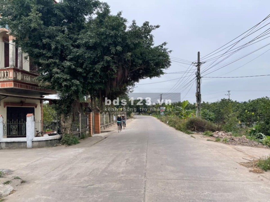 Gia đình cần tiền bán lô đất 54.5m2 Đông Kim, Đông Tảo. Mặt tiền 4.6m hậu 4.6m, đường ô tô chạy