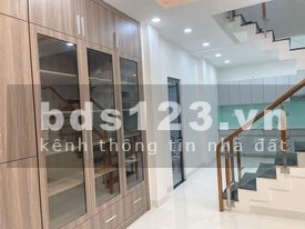 Bán nhà hẻm xe tăng Cách Mạng Tháng Tám, Quận 10, 4 tầng giá chỉ nhỉnh 7.9 tỷ