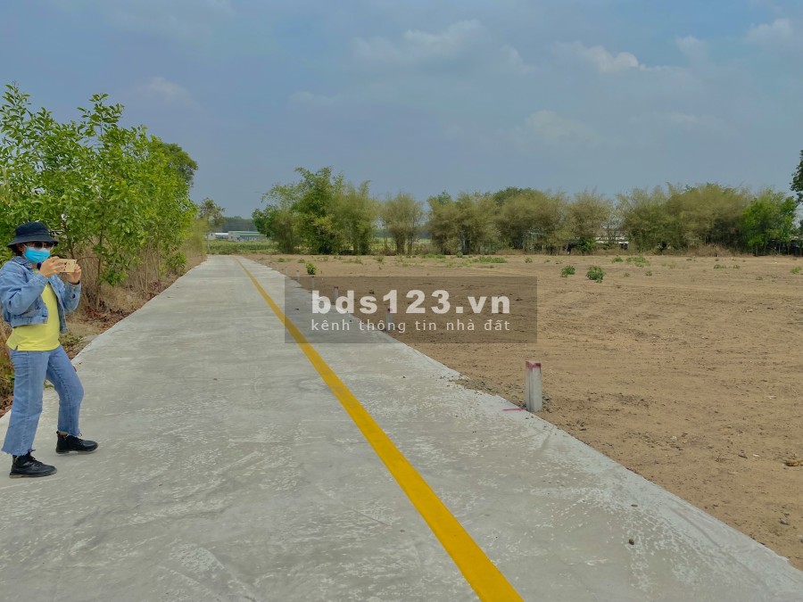 Cần bán lô đất gần trung tâm hành chính xã Phước Long Thọ, sổ hồng đầy đủ công chứng sang tên ngay