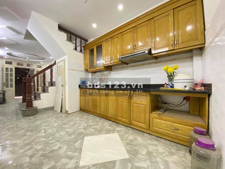 Chính chủ bán gấp nhà cực mới ở Lĩnh Nam dtsd 40m2, 5 tầng chỉ 3.2 tỷ, ô tô qua nhà nở hậu