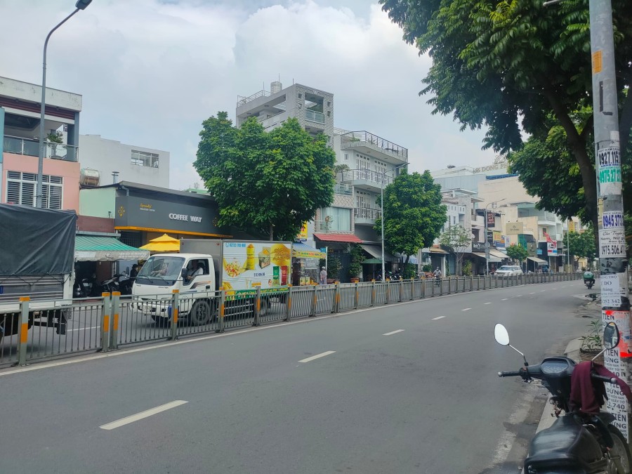 Nhà mặt phố Luỹ Bán Bích Quận Tân Phú, diện tích 70m2, ngang gần 5m, giá tốt đầu tư