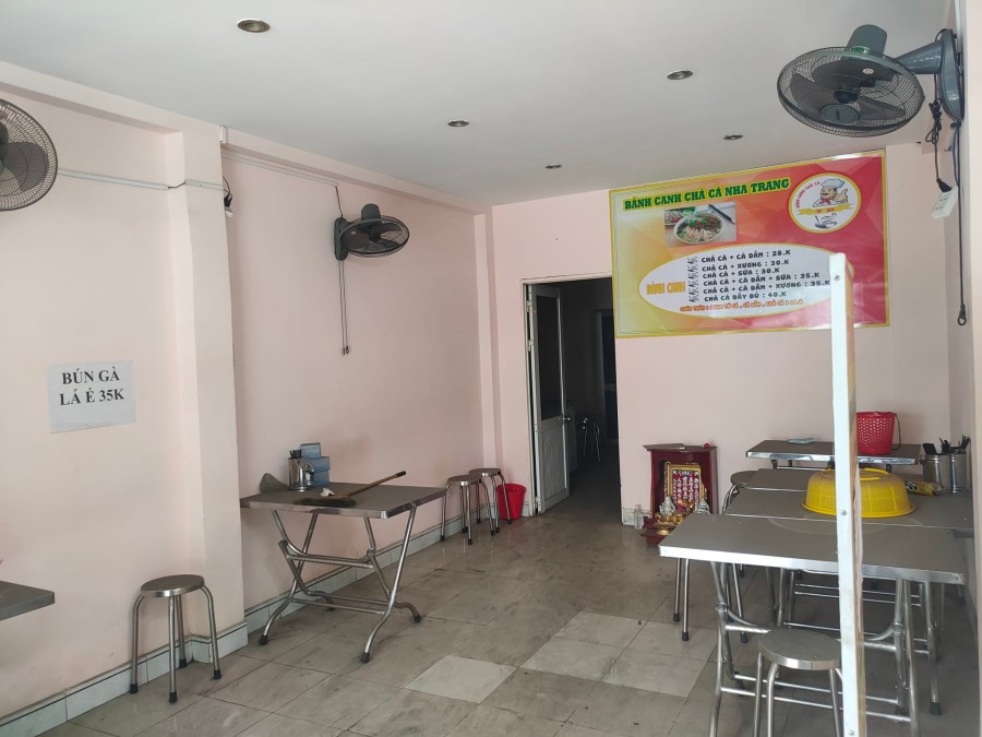 Nhà mặt phố Luỹ Bán Bích Quận Tân Phú, diện tích 70m2, ngang gần 5m, giá tốt đầu tư