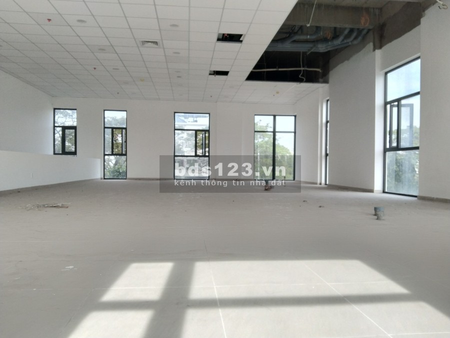 Bán shophouse mới 100% trung tâm quận 2, góc, trệt 160m2 trống suốt, chỉ 84 triệu/m2