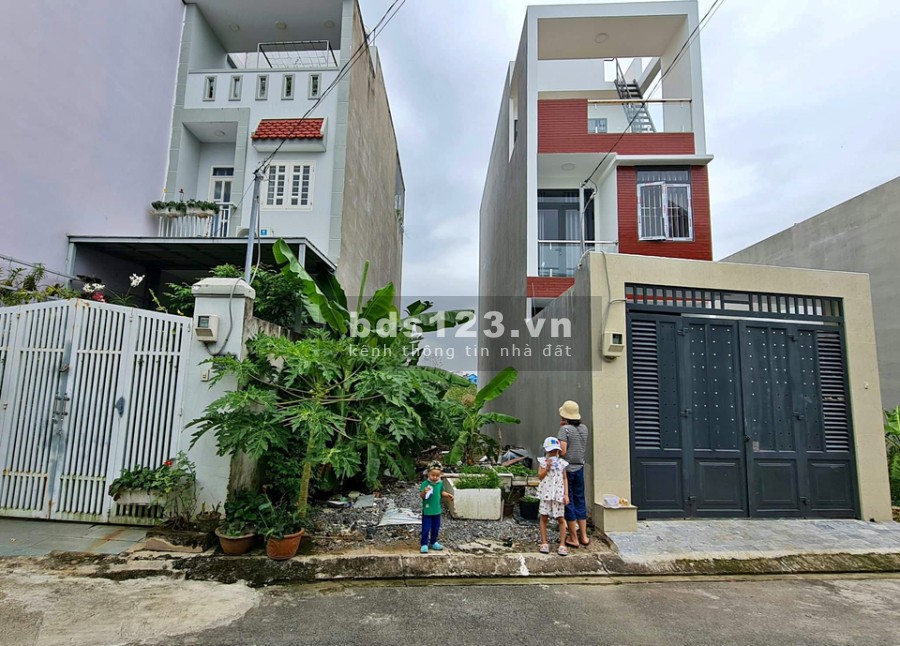 Vợ Chồng có miếng đất để dành, nay kẹt tiền vì trả viện phí cho con nên bán nhanh