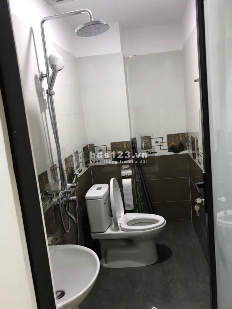 Lô góc kinh doanh sầm uất ô tô tránh doanh thu gần 35 triệu/tháng, sổ đỏ nở hậu