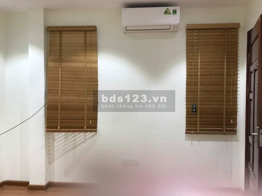 Lô góc kinh doanh sầm uất ô tô tránh doanh thu gần 35 triệu/tháng, sổ đỏ nở hậu