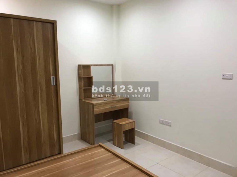 Lô góc kinh doanh sầm uất ô tô tránh doanh thu gần 35 triệu/tháng, sổ đỏ nở hậu