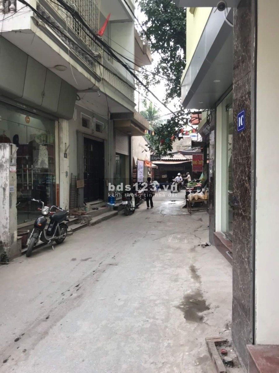 Lô góc kinh doanh sầm uất ô tô tránh doanh thu gần 35 triệu/tháng, sổ đỏ nở hậu