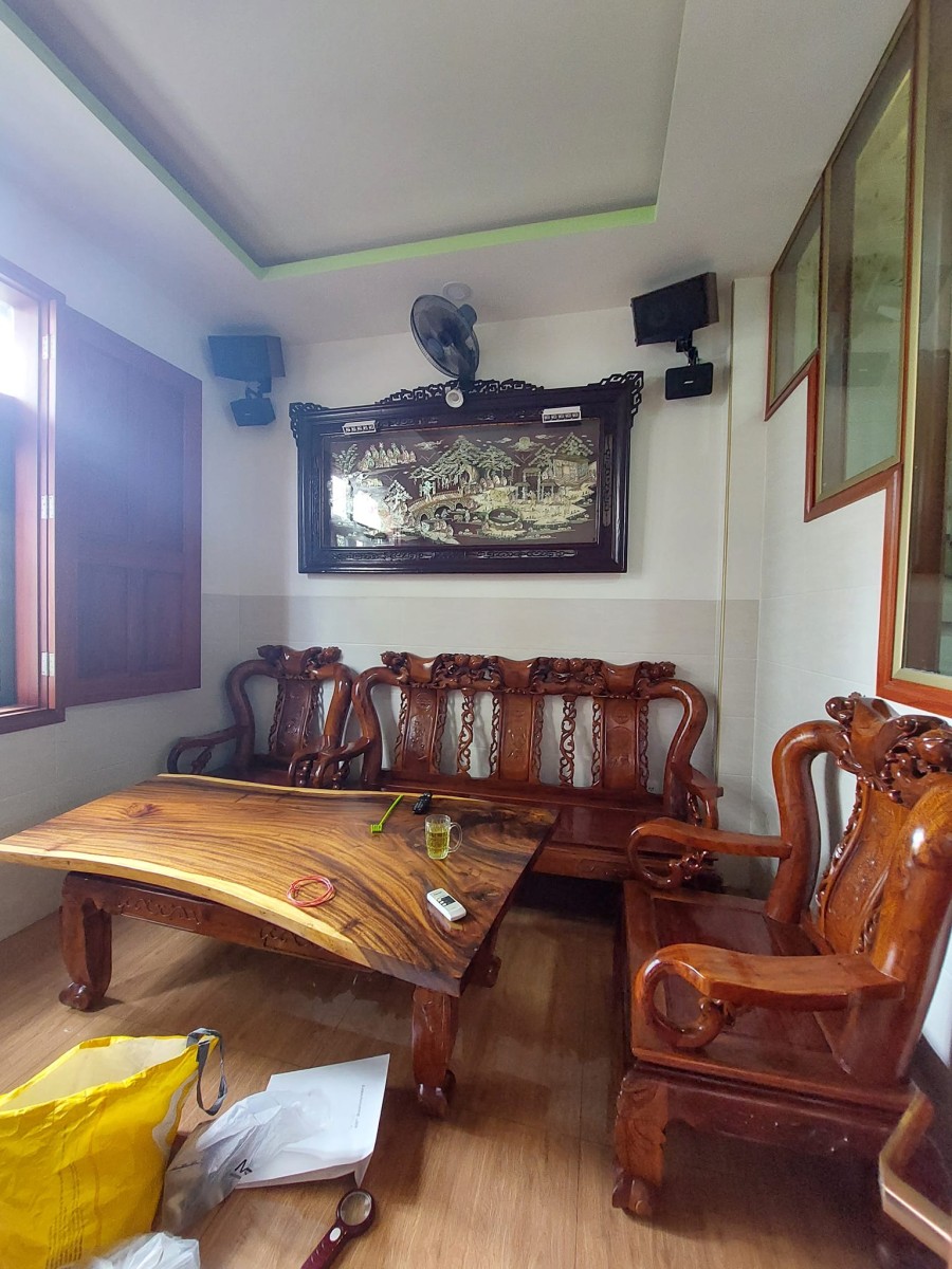Nhà nguyên căn 5 tầng mới đẹp nội thất gỗ xin xò hẻm xe hởi gần sát Phạm Văn Đồng