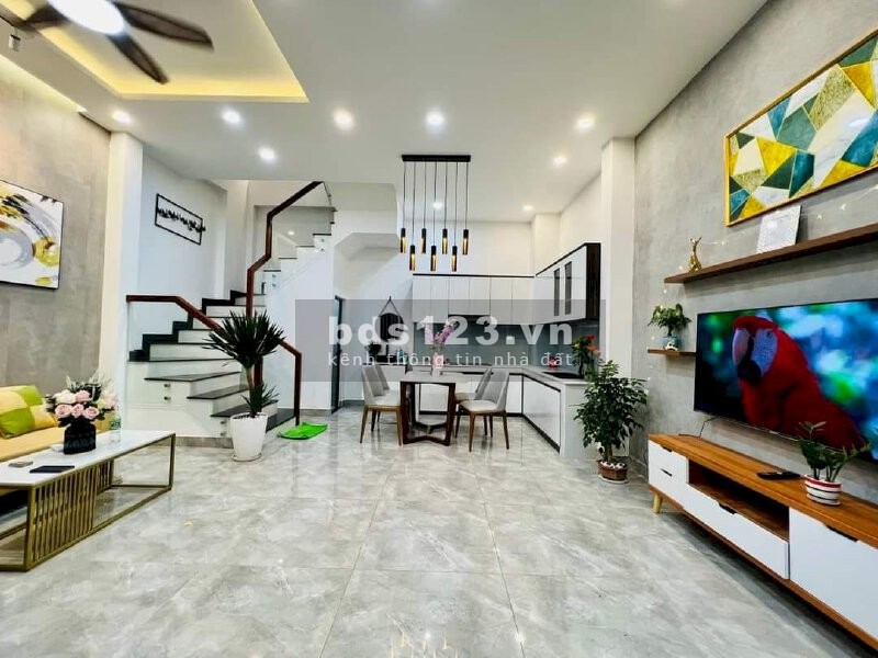 Bán nhà Cầu Giấy, đẹp lung linh, diện tích sử dụng 50m2, 5 tầng, giá bán chỉ 4,5 tỷ
