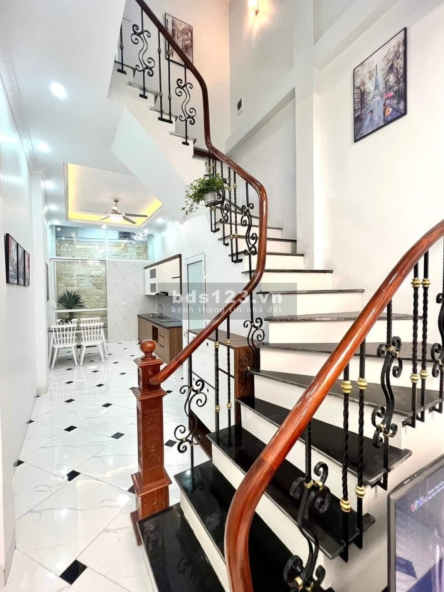 Nhà đẹp Khương Trung- nở hậu- vị trí đẹp, ngõ đẹp, sổ đẹp, ở luôn, full nội thất.