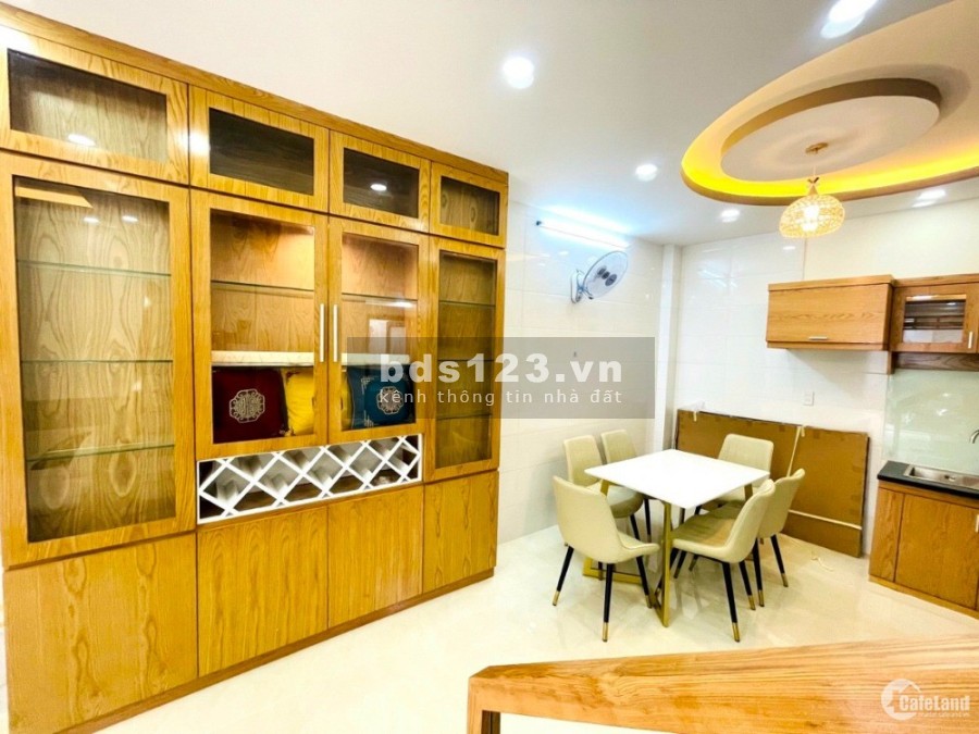 Bán nhà Cầu Giấy, đẹp lung linh, diện tích sử dụng 50m2, 5 tầng, giá bán chỉ 4,5 tỷ