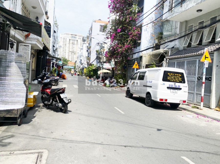 Bán nhà 2 lầu mặt tiền đường số phường Tân Quy, Quận 7 giá bán 9 tỷ có thể thương lượng