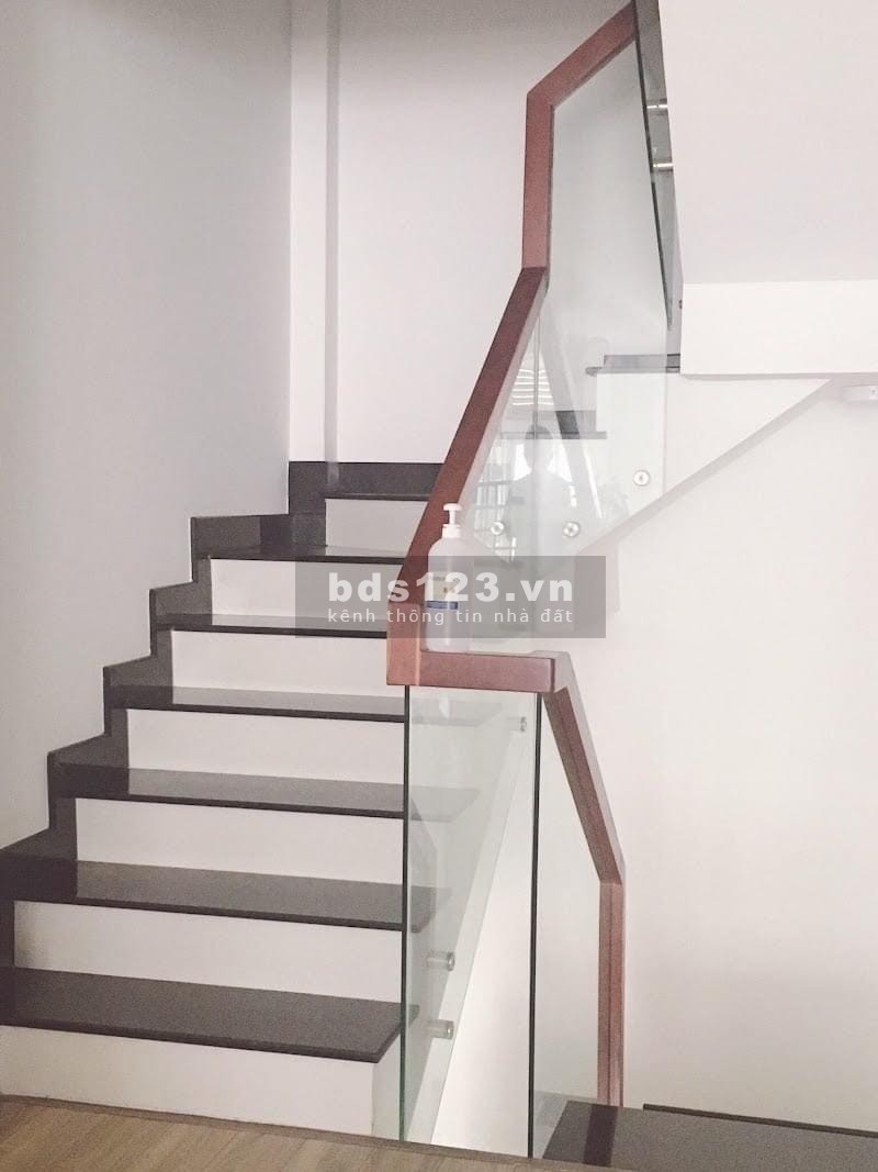 Bán nhà huyện Nhà Bè, gần cảng Hiệp Phước đường rộng 12m giá bán đầu tư sinh lời