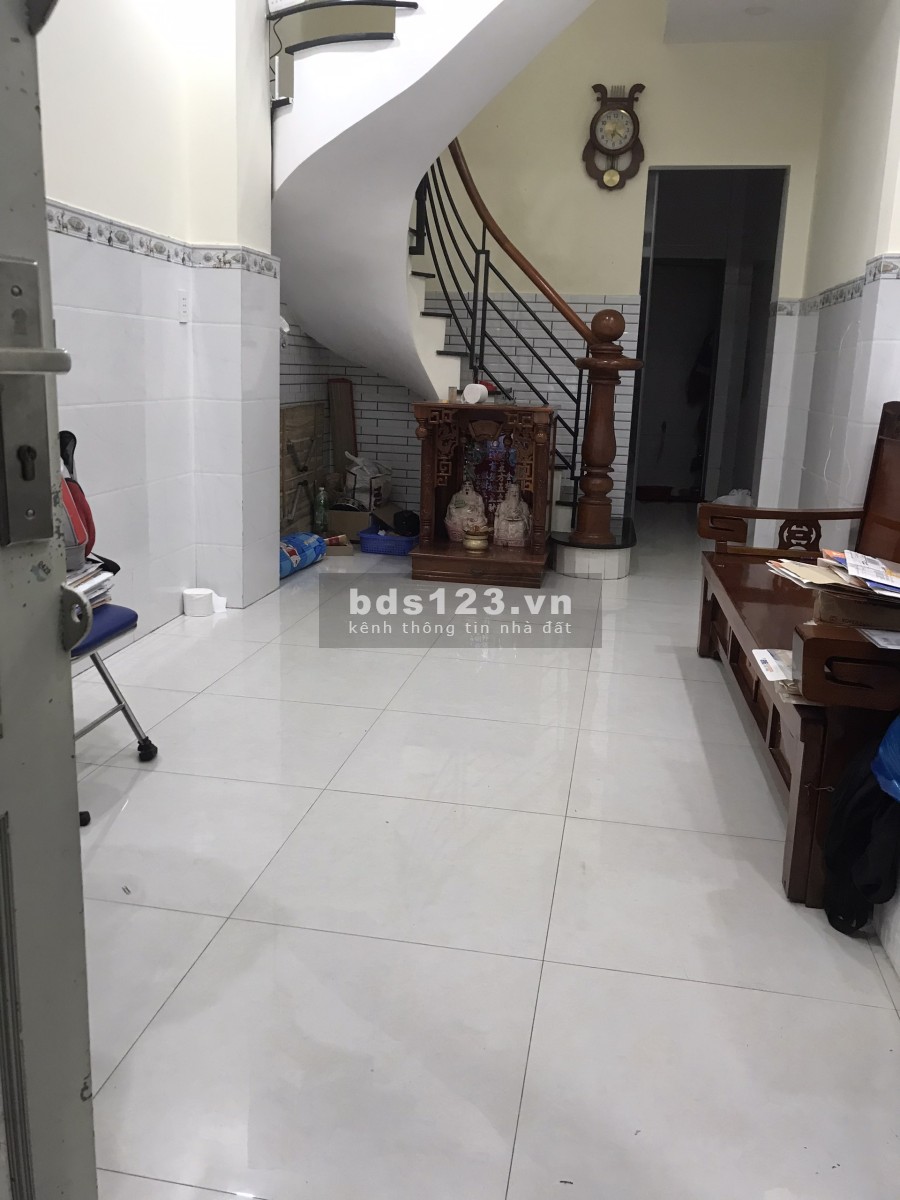 Bán nhà hẻm xe hơi đúc kiên cố 3 tầng, 4 phòng ngủ, giá bán chỉ 3.2 tỷ, phường 15, Quận 8