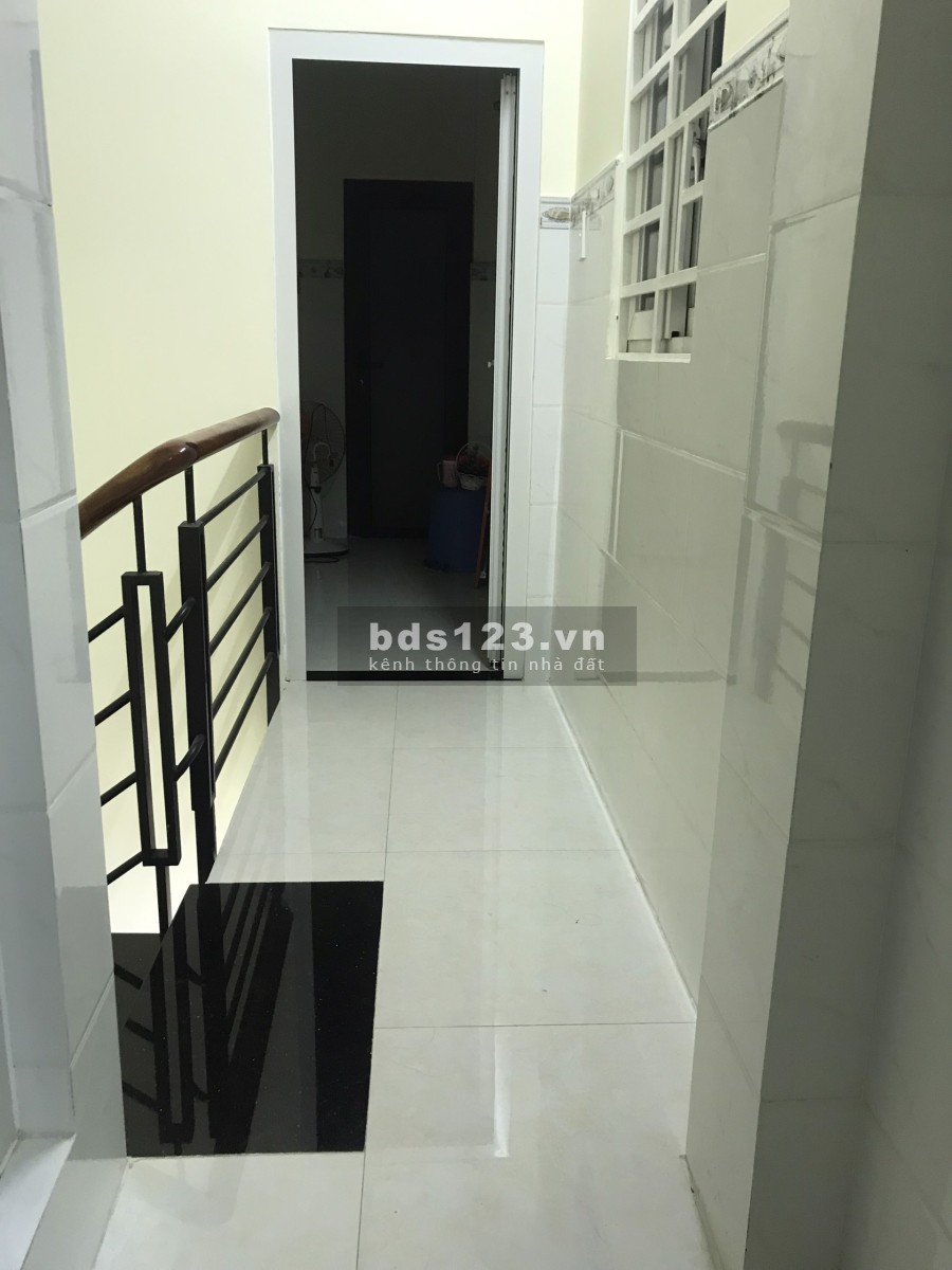 Bán nhà hẻm xe hơi đúc kiên cố 3 tầng, 4 phòng ngủ, giá bán chỉ 3.2 tỷ, phường 15, Quận 8