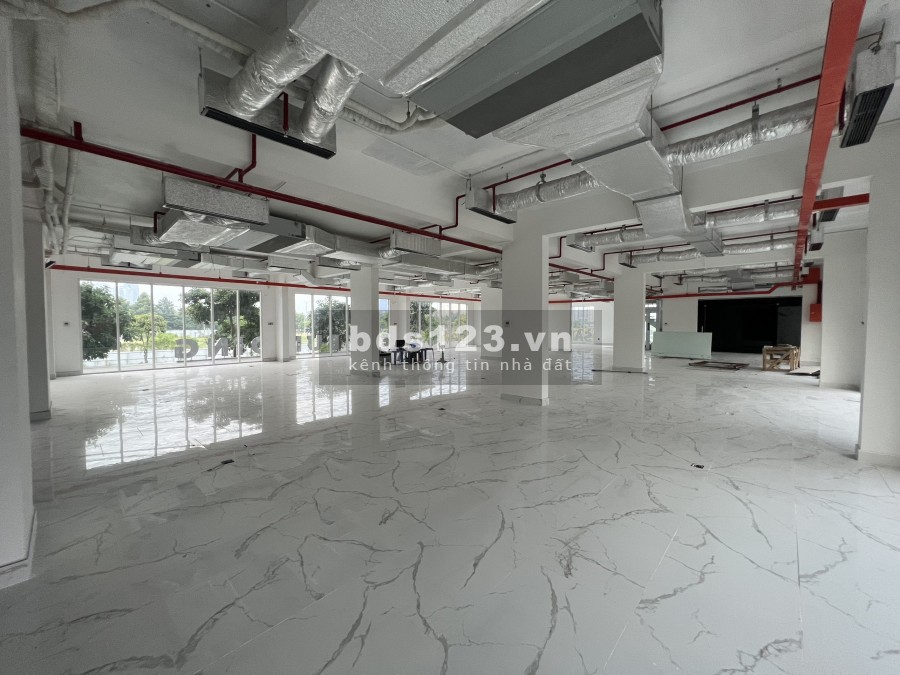 Cho thuê sàn shophouse khu đô thị Sala. Hoàn thiện đẹp thoải mái đậu ô tô, tiện ích đủ