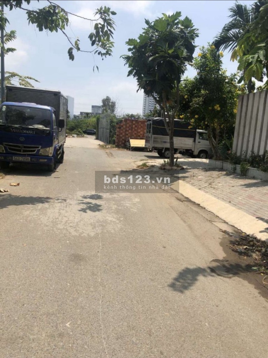 Cho thuê nhà trống diện tích sử dụng 7x30 làm kho Chợ Phú Thuận khu dân cư đông