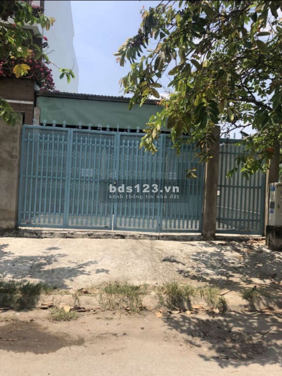 Cho thuê nhà trống diện tích sử dụng 7x30 làm kho Chợ Phú Thuận khu dân cư đông