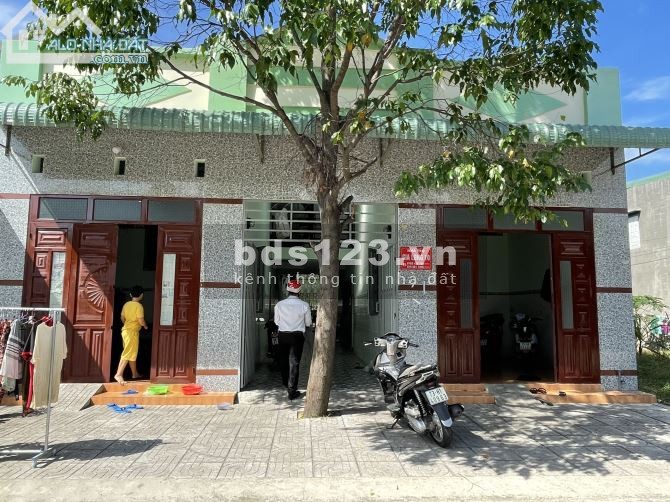 Chính chủ bán gấp dãy trọ diện tích 300m2 (10x30) sát trung tâm, thu nhập 20 triệu/tháng
