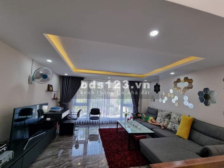 Bán nhà Bành Văn Trần phường 7, Quận Tân Bình, dtsd 54m2, 4 tầng đúc, giá 14 tỷ, lhcc