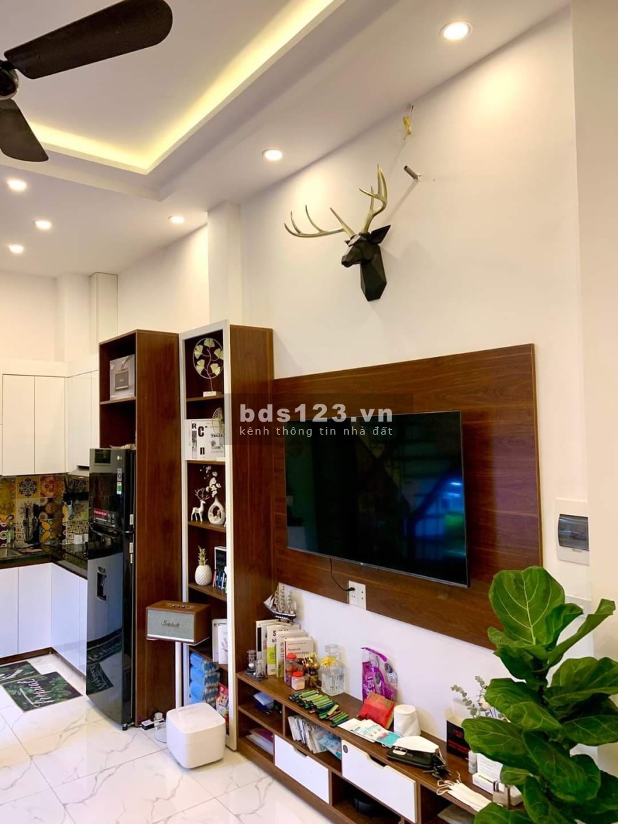 Cần bán nhà mặt phố Lê Hồ chính chủ bán nhà mặt phố Bạch Mai, ô tô đỗ cửa, kinh doanh tốt