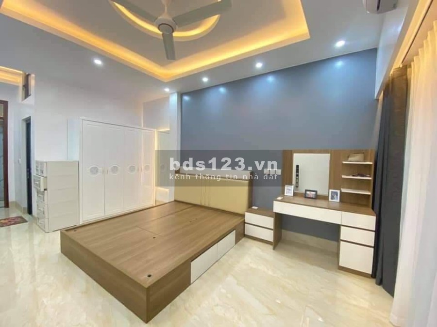 Cần bán nhà mặt phố Lê Hồ chính chủ bán nhà mặt phố Bạch Mai, ô tô đỗ cửa, kinh doanh tốt