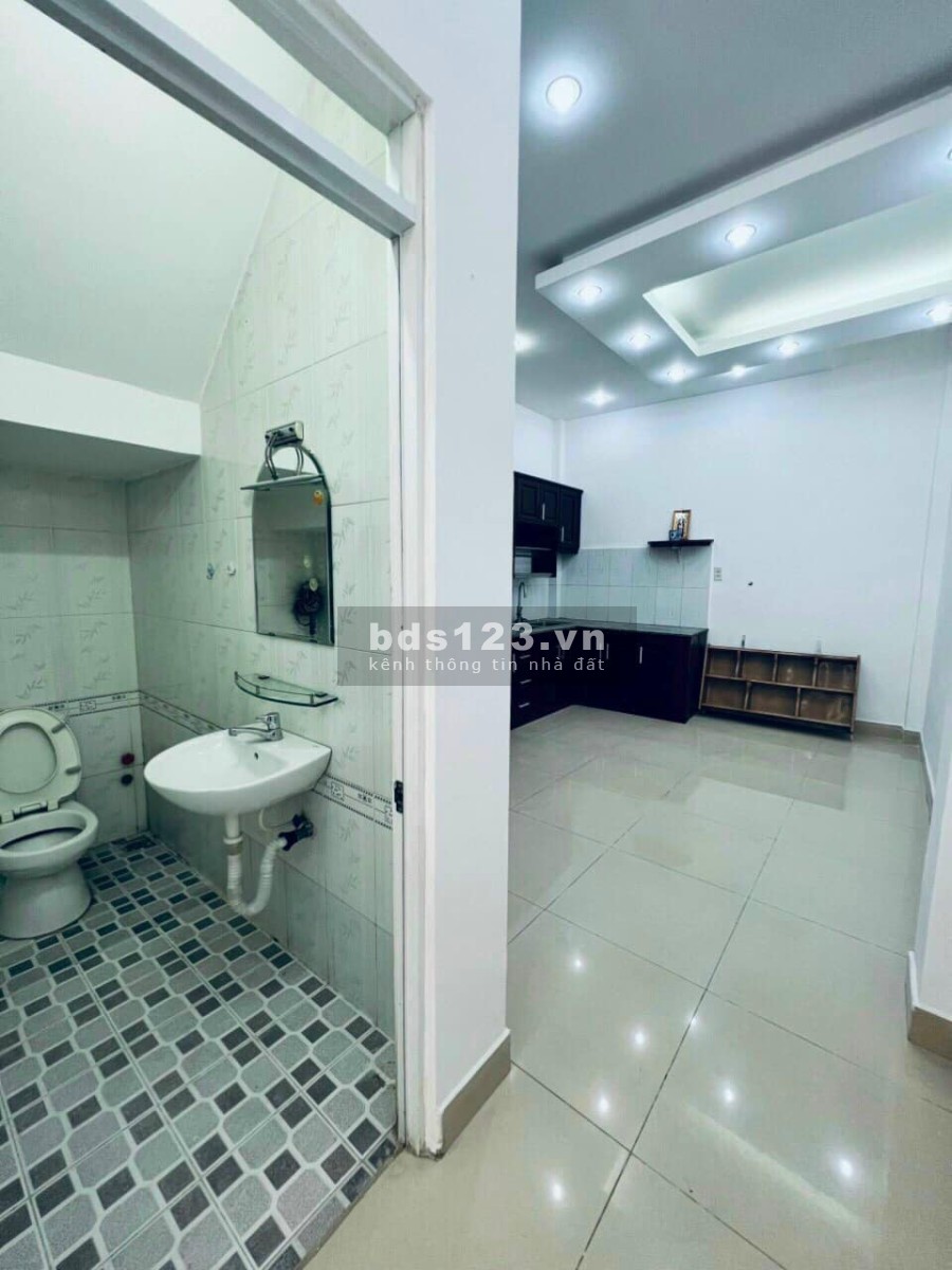 Đường hẻm xe hơi gần, diện tích sử dụng 80m2 đúc 1 trệt 2 lầu Quận Tân Phú giá 5 Tỷ
