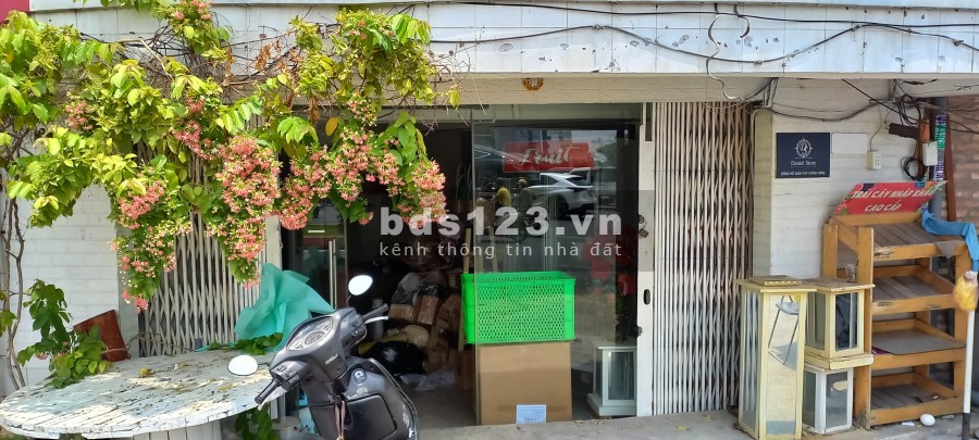 Cho thuê mặt bằng ngay vòng xoay Hàng Xanh, Bình Thạnh, hợp đồng dài hạn, làm việc chính chủ