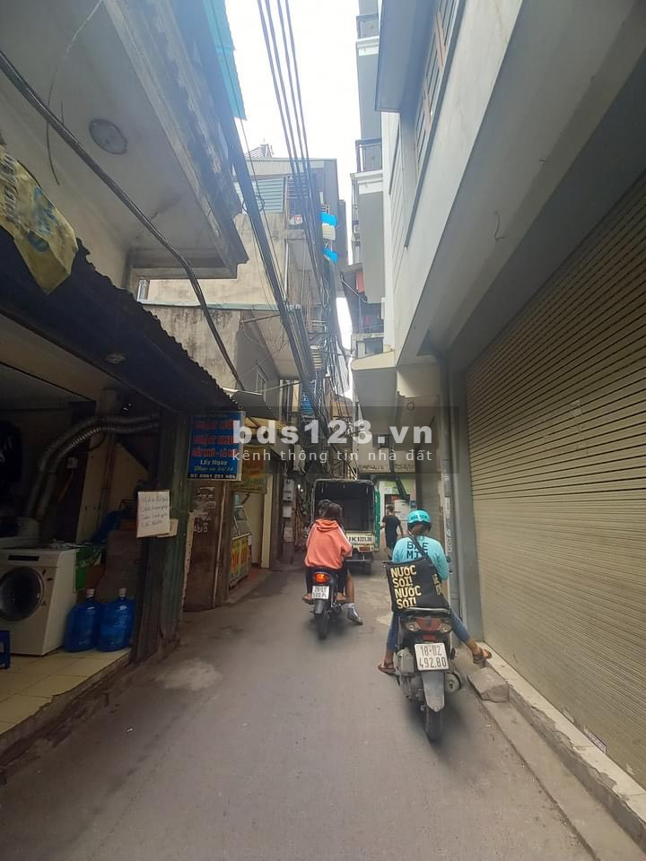 Bán nhà nguyên căn đẹp vào ở luôn ngay trung tâm cầu giấy giá cực kỳ hấp dẫn 51m2