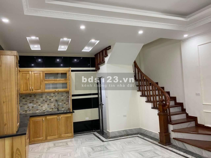 Bán nhà nguyên căn đẹp vào ở luôn ngay trung tâm cầu giấy giá cực kỳ hấp dẫn 51m2