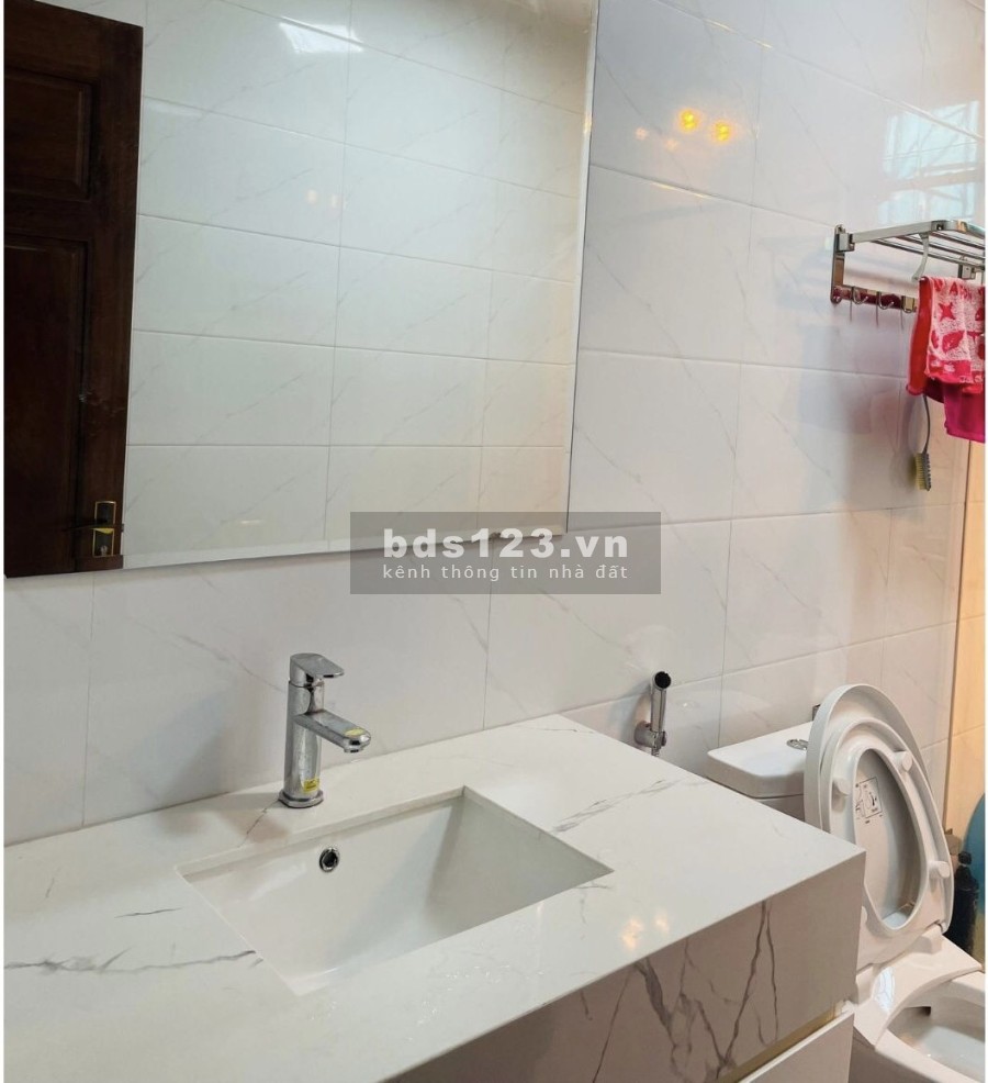 Bán nhà Thanh Xuân, 5 tầng, cách mặt phố chỉ 40m, tặng toàn bộ nội thất sang trọng