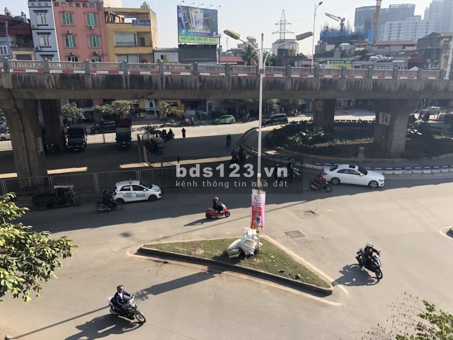 Cần bán nhà 2 mặt phố vỉa hè rộng kinh doanh tốt ô tô đỗ ngày đêm khu dân trí cao