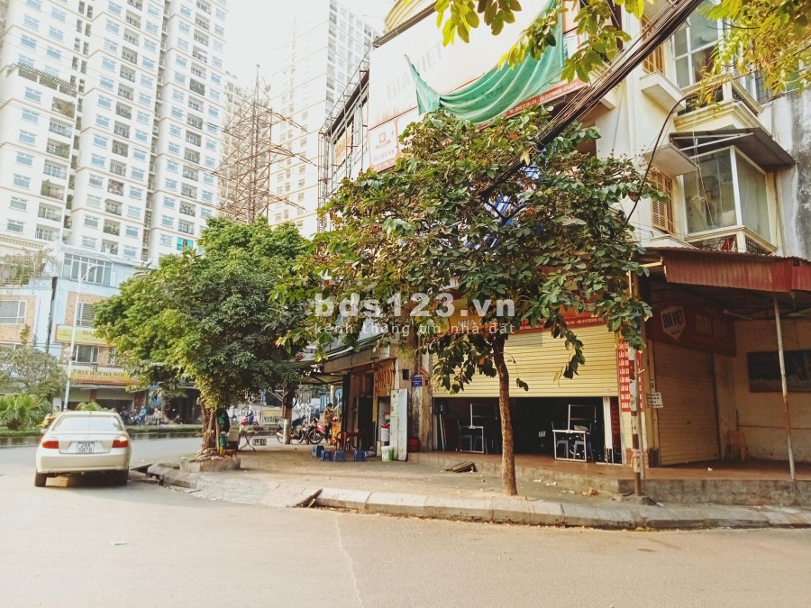 Cần bán nhà 2 mặt phố vỉa hè rộng kinh doanh tốt ô tô đỗ ngày đêm khu dân trí cao